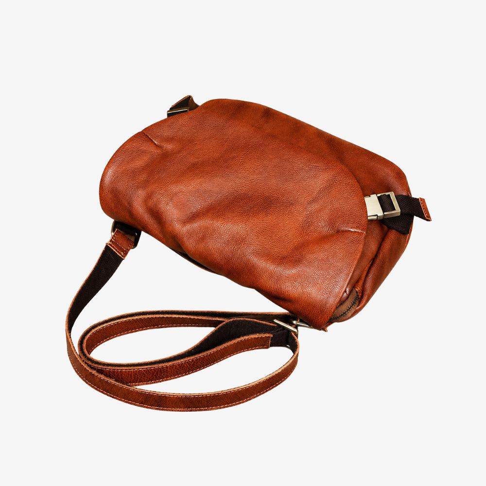 Braune Leder Crossbody Bag – Stylische Umhängetasche für Herren, passend für Tablets & Laptop