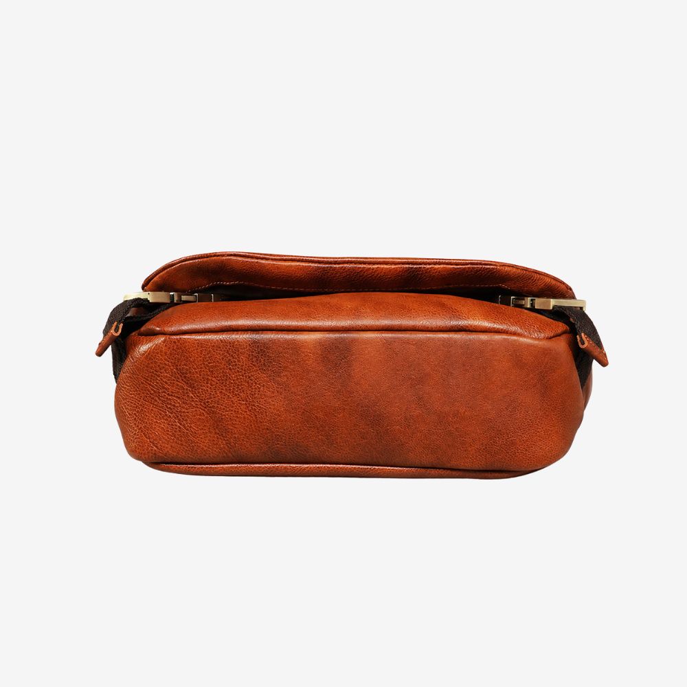 Braune Leder Crossbody Bag – Stylische Umhängetasche für Herren, passend für Tablets & Laptop