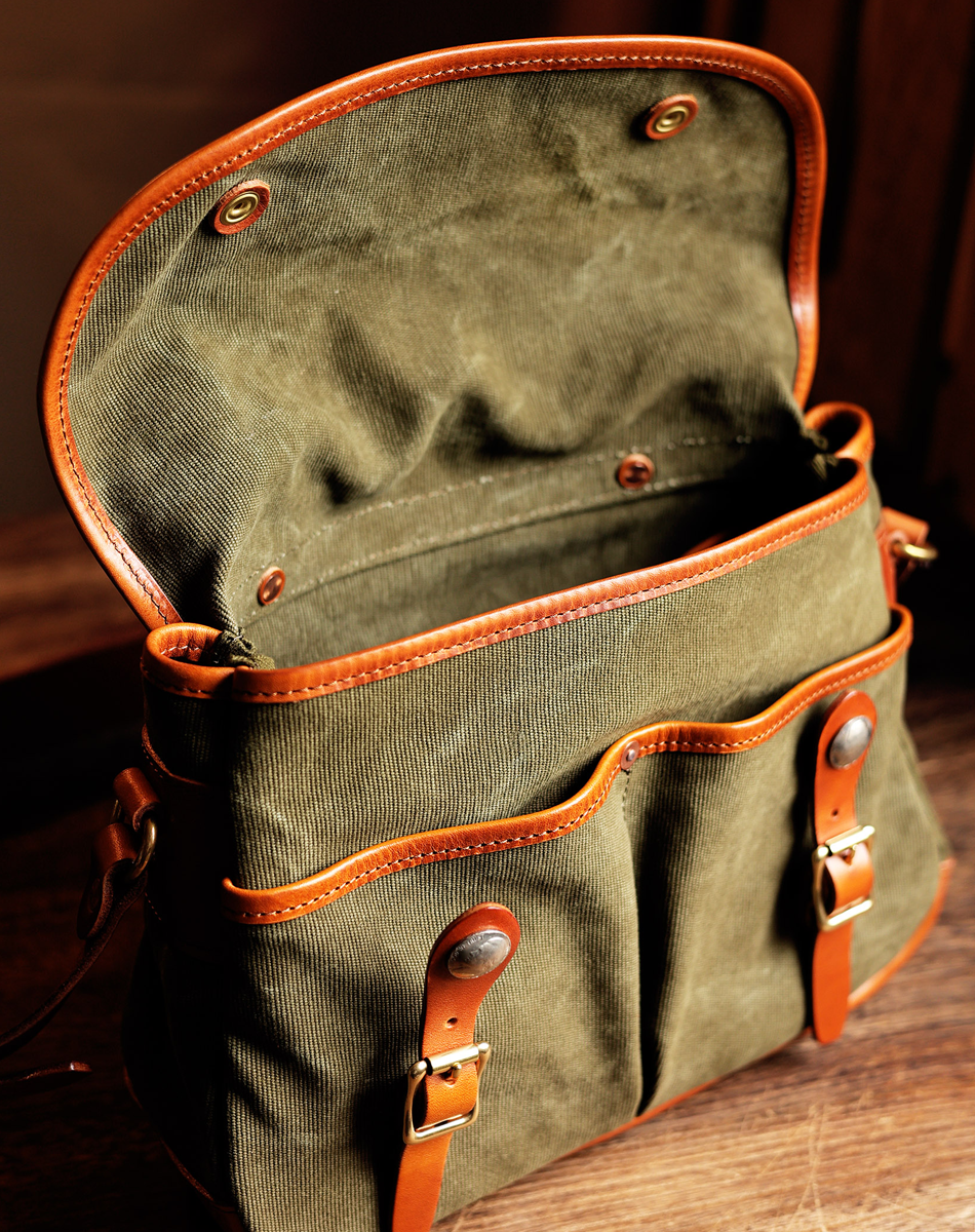 Compact Leather Messenger Bag – Luvino